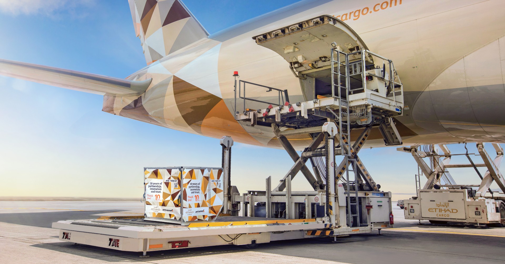 Etihad Cargo renews its contract with Jettainer
